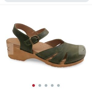 EUC Dansko Sanita Margrethe clog in green size 40